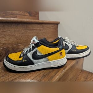 Nike Air Force 1 LV8 runners. Gold & black, Youth size 5.5.